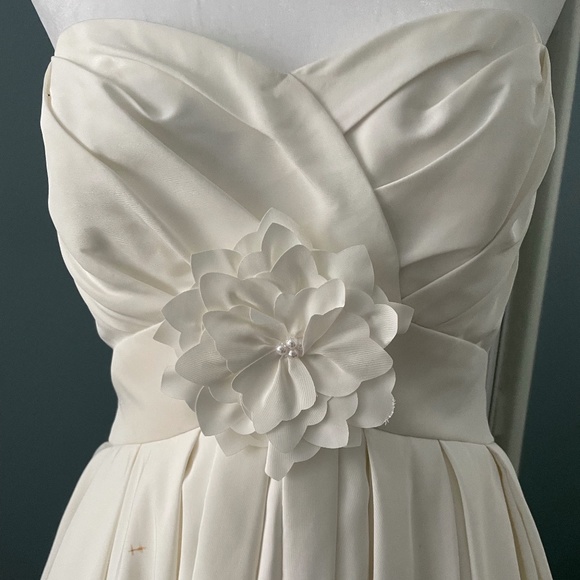 Oleg Cassini Bridal Dress - Picture 2 of 5